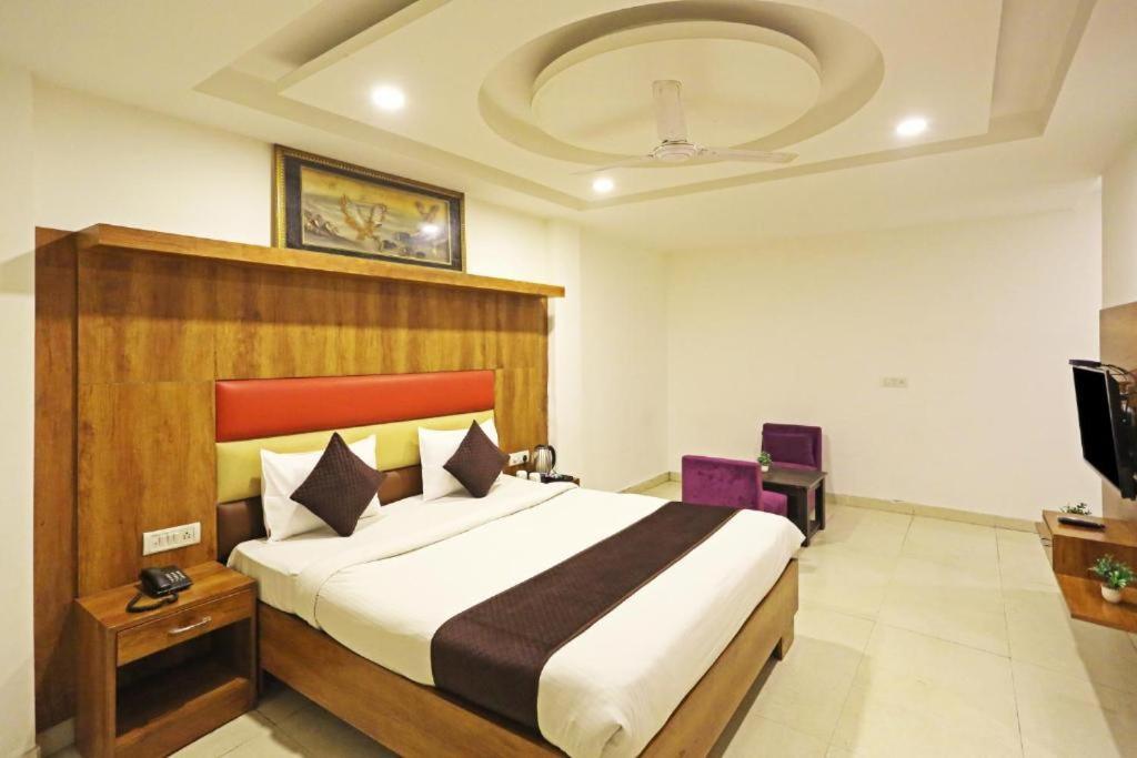 Hotel Urban Luxury นิวเดลี ภายนอก รูปภาพ